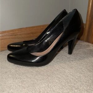 Vince Camuto Women’s Patent Leather Heels- Size 6
